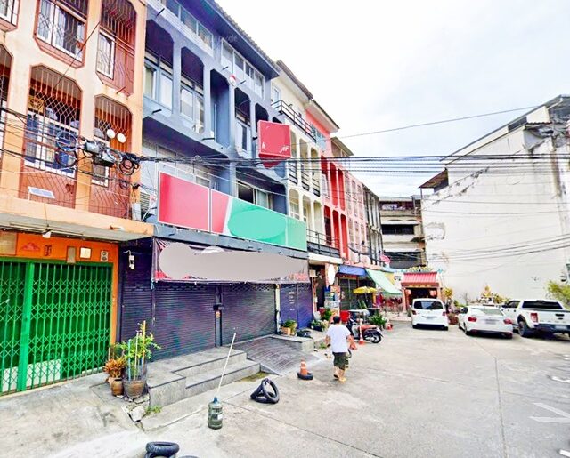 BTSเสนานิคม 220 ม. BTSรัชโยธิน 760 ม. ให้เช่าอาคารพาณิชย์ 4 ชั้น