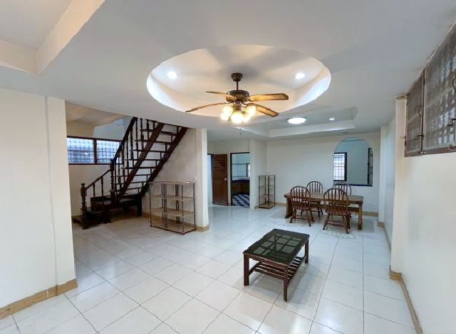 MRT สัมมากร 700ม. เสรีไทย 53-59 ให้เช่าบ้านเดี่ยว 2 ชั้น 51 ร.วา.