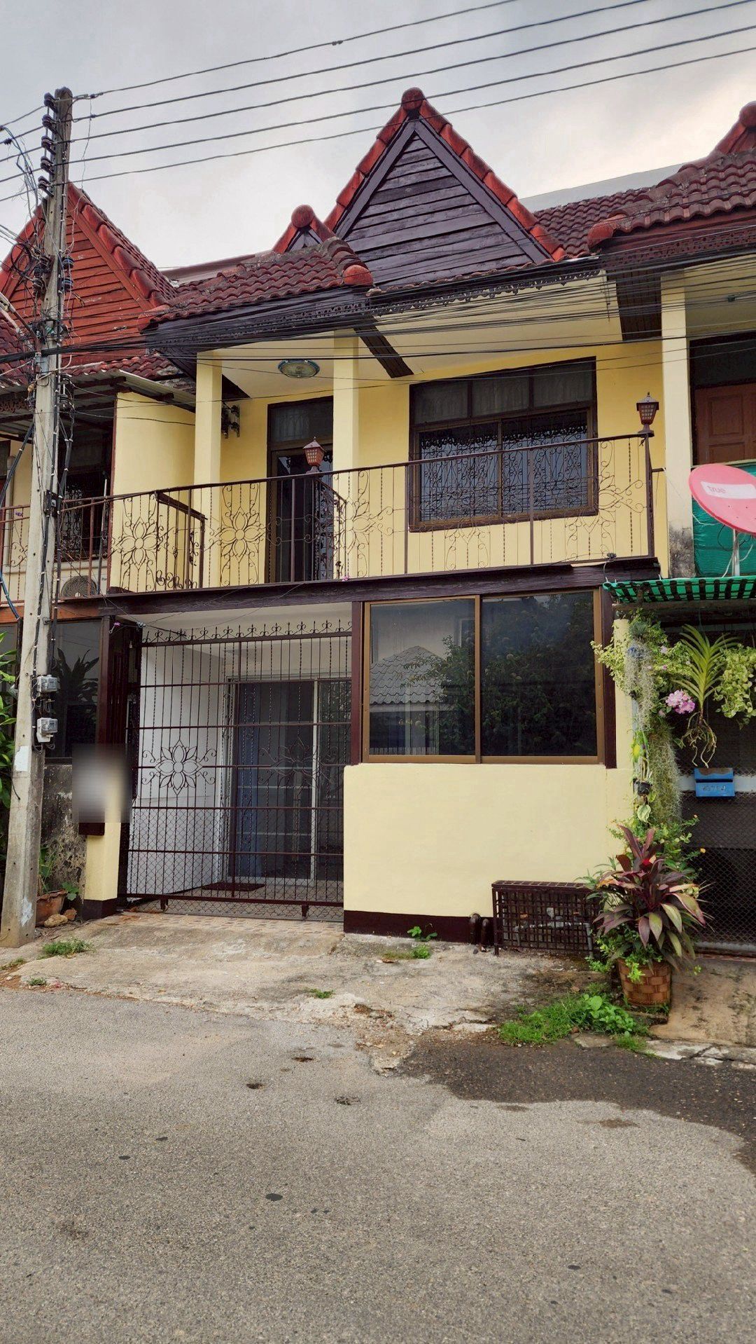 โอกาสทอง เพียง 1.45 ล้าน โซนสันกำแพง ทาวน์เฮ้าส์ 2 ชั้น ใกล้เมือง