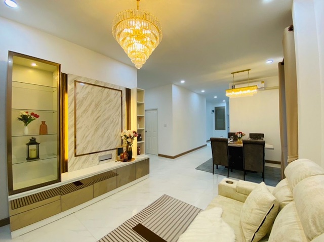 ตตลาดทุ่งเศรษฐี 800 ม. ประเวศ 62ตรว. 242ตรม ตลาดนัมเบอร์วัน ราม2