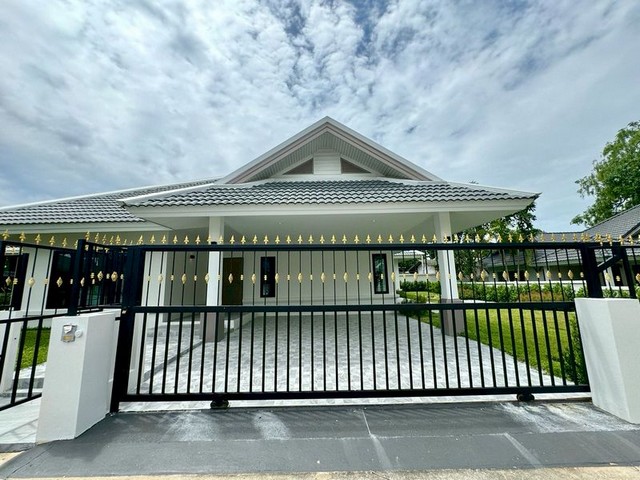 บ้านเดี่ยวหลังใหญ่ ซอยพัทยารุ่งเรือง 9 ตกแต่งสไตล์โมเดิร์น