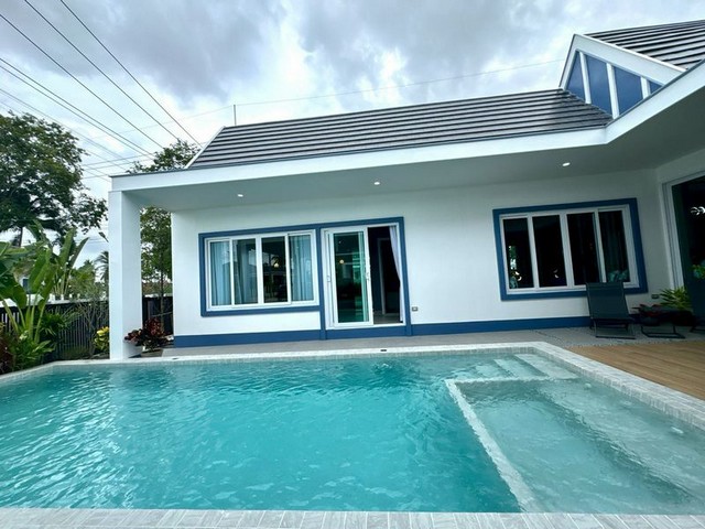 บ้านเดี่ยวสร้างใหม่สไตล์นอดิก และสระว่ายน้ำส่วนตัว