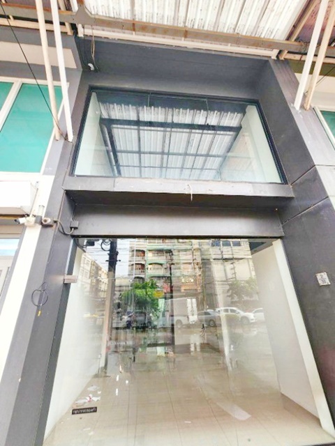 รามคำแหงปลาย MRTราษฎร์พัฒนา 900ม.​ อาคาร​ ใหญ่มาก 4 ชั้น 28ตรว.