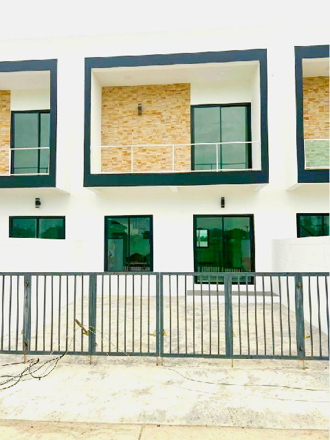 โลตัส นิคมโรจนะอยุธยา 2กม. รร.วัดบ้านหีบ 1.8กม. 2ชั้น 25ตร.วา
