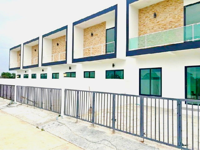 รร.วัดบ้านหีบ 1.8กม. 2ชั้น 26ตร.วา โลตัส นิคมโรจนะอยุธยา 2กม.