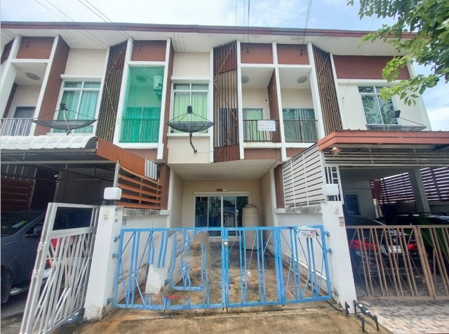 ขายทาวน์เฮ้าส์หมู่บ้านพีรดา ยูงทอง ถ.สุขประยูร.ดอนหัวฬ่อ เมือง ชล