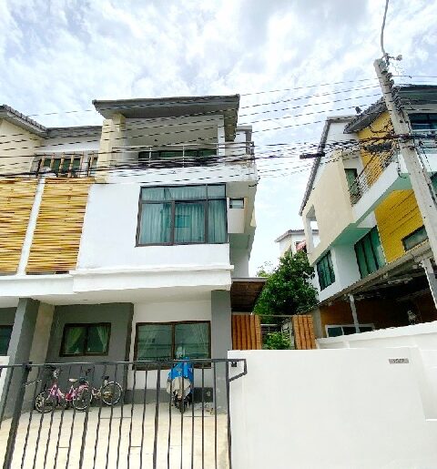 คฤหาสน์หรู แนวตั้งเฟอร์ครบ 3ชั้น MRTบางรักใหญ่ 600ม. เฟอร์ 5แอร์