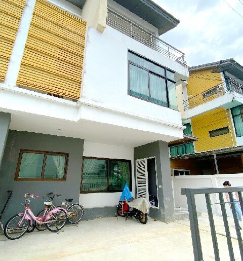 ตลาดสดท่าอิฐ 1.5 กม. MRT บางรักใหญ่ 600 ม. คฤหาสน์หรูเฟอร์ครบ 3 ช