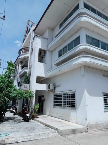 ปัจจุบันยังดำเนินการอยู่ เนื้อที่ 325 ตารางวาอยู่ตำบลวังจุฬา