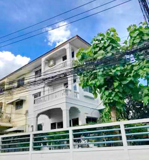 . อาคาร 3ชั้น 150ตร.วา. 5นอน นวมินทร์ 109-113 MRT นวมินทร์ 400ม