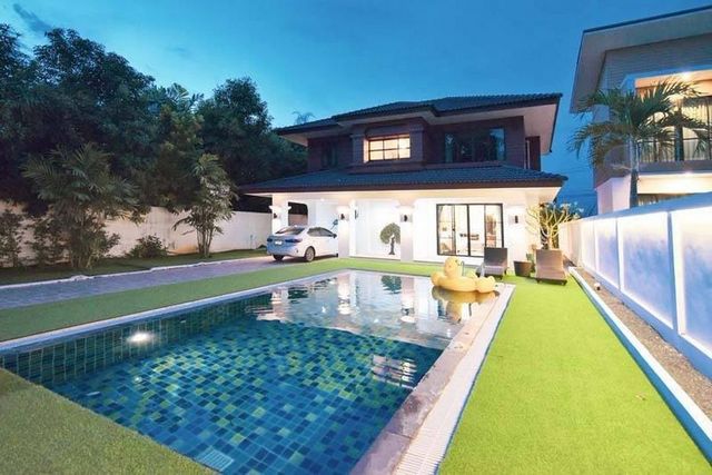 ให้เช่า 64,000 บาท พลูวิลล่าหรู ตกแต่งพร้อมอยู่ ด้านหลังติดน้ำ