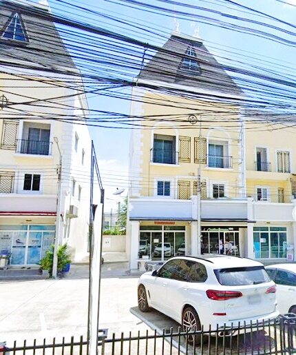 ทำเลดี ติดถนน MRT บางชัน 2.6 กม.ให้เช่าทาวน์โฮม 3 ชั้น