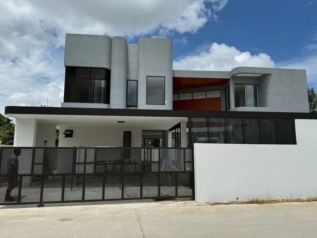 ขายบ้านหรูโมเดิร์นพูลวิลล่าโซนห้วยใหญ่พัทยา