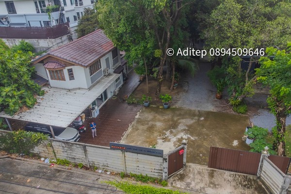 ขายบ้านพร้อมที่ดินแปลงใหญ่ 549 ตร.ว. ลาดพร้าว 107