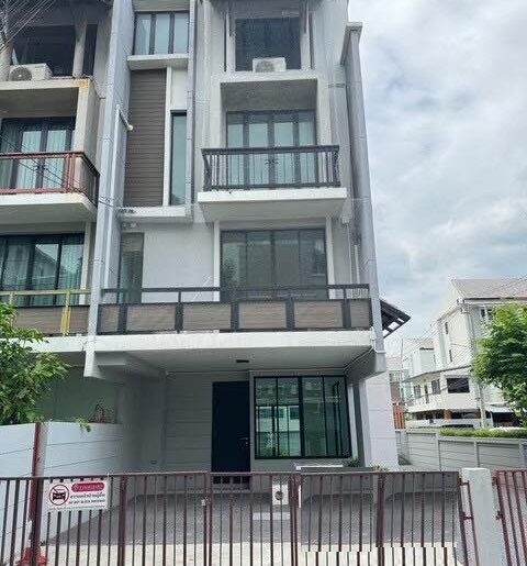 ให้เช่าทาวน์โฮม 4 ชั้นหลังหัวมุม 225 ตรม.อารียา แมนดารีนา สุขุมวิ