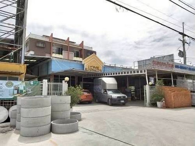 ขายร้านวัสดุก่อสร้าง เขตพานทอง จังหวัดชลบุรี ติดริมถนนใหญ่