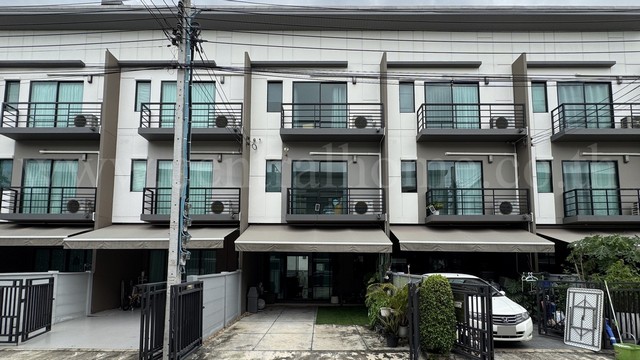 ให้เช่า ทาวน์โฮม 3 ชั้น บ้านกลางเมือง รามอินทรา ต้นโครงการ