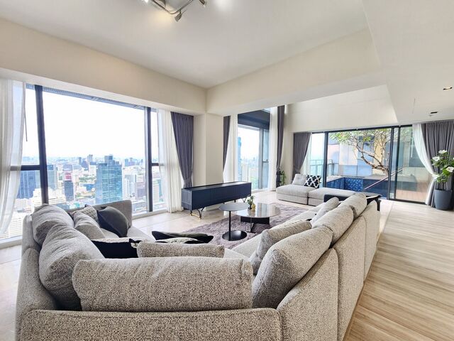 Luxury Sky Duplex with Private Pool at The Met