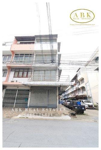 อาคารพาณิชย์ 4 ชั้น ห้องมุม ซ.ลาดพร้าว 64 แยก 2 ราคา 4.9 ล้านบาท