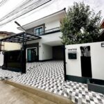 บ้านใหม่ให้เช่าใกล้หาดจอมเทียน อยู่ในหมู่บ้าน มีรปภ. มีสระส่วนกล