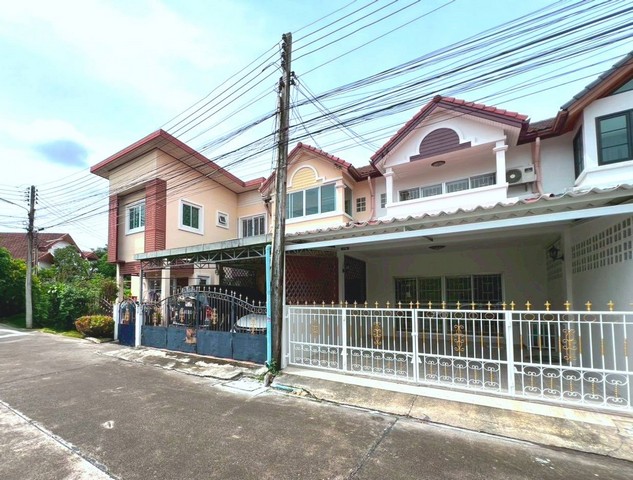 ขายทาวน์โฮมบ้านสวนชลบุรี บ้านรีโนเวทพร้อมอยู่