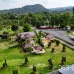 ขายบ้านสวน 2 หลัง ที่ดินติดลำธารยาว 70 เมตร ต.สาริกา อ.เมืองนครนา