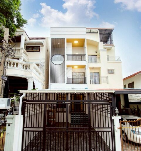 ขายทาวน์โฮม 3 ชั้น 27 ตร.ว 4 นอน เสรีไทย17 รีโนวทใหม่ยกหลัง ใกล้น
