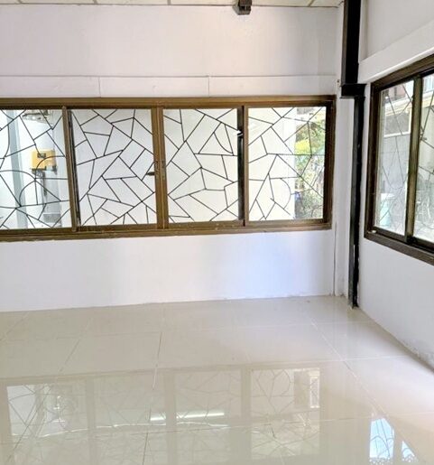 ทาว์เฮาส์ 2 ชั้น ติดถนนใหญ่ ตลาดสดเทศบาลเมืองพระประแดง 160 ม.