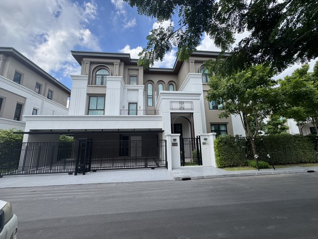 Luxury single-family house for rent at Cinq Royal, Krungthep Kree
