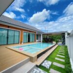 บ้านใหม่สไตล์พูลวิลล่าฝั่งทะเลบางเสร่มีสระว่ายน้ำ 3นอน4น้ำ2ที่จอด