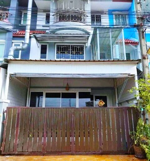 MRTศรีนครินทร์ 38 900ม. ทาวน์โฮม 3 ชั้น พร้อม3แอร์ 25 ตร.วา. 300