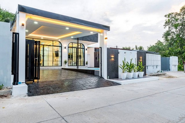 บ้านเดี่ยวพร้อมสระว่ายน้ำ ใกล้โรงเรียนนานาชาติ พัทยา