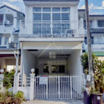 ทาวน์เฮ้าส์ 3.5 ชั้น หมู่บ้าน มนเทียรทิพย์ คู้บอน 27 ทำเลดี