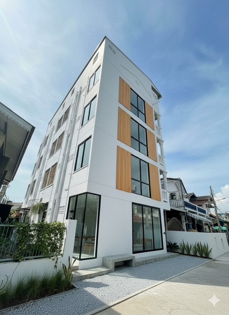 BTSสายหยุด แยกสะพานใหม่ รามอินทรา5 นานาชาติ ม.เกริก 3.0 กม. 24นอน