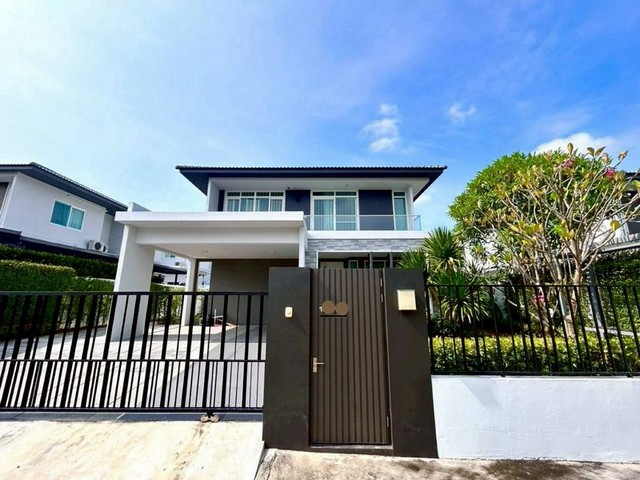 บ้านหลังใหญ่ 2 ชั้น วิวทะเลสาบ โครงการ มัณฑนา ซีรีนเลค แม่เหียะ