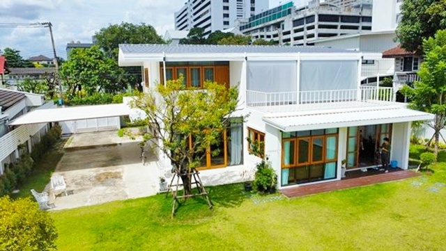 ลาดพร้าว 1-15 พร้อมสนามหญ้าใหญ่ 265ตร.วา. คฤหาสน์สุดหรู 2 ชั้น