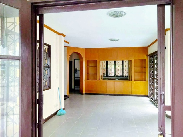 บ้านกล้วย-ไทรน้อย MRT คลองบางไผ่ 2 กม.ทาวน์เฮาส์ 2 ชั้นหลังมุม