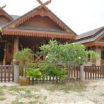 บ้านพร้อมร้านอาหารเรือนไม้สัก สไตล์ล้านนา