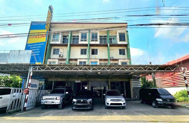 อาคารพาณิชย์ 4 ชั้น 3 คูหา ลาดหลุมแก้ว ติดถนนปทุมธานี – บางเลน 