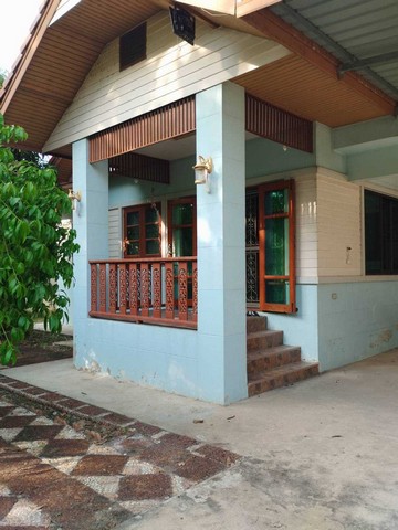 บ้านเดียวชั้นเดียว ยกพื้นสูง 1 เมตร