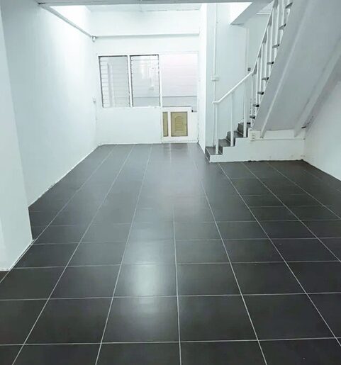 ม.รังสิต 2.2 กม. หลักให้เช่าทาวเฮ้าส์ 2 ชั้น 18 ตร.วา. 148 ตร.ม.