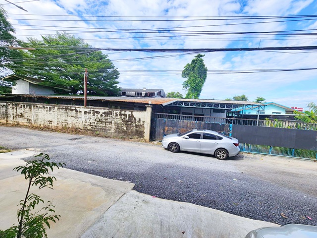 หนองจอก โกดัง2 รร.บ้านเจียรดับ 1.3 กม. เข้าได้รถบรรทุกใหญ่ 40 ฟุต