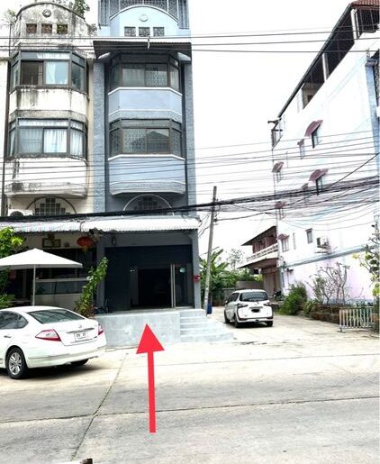 ให้เช่าอาคารพาณิชย์ 3 ชั้นครึ่ง หมู่บ้านรุ่งกิจวิลล่า7 ถนนร่มเกล้