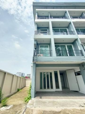 ให้เช่าโฮมออฟฟิต 4 ชั้น 300 ตร.ม. ย่านรามอินทรา ใกล้แฟชั่นไอแลนส์