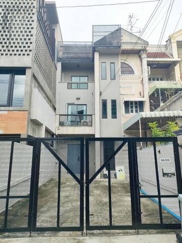 ให้เช่าทาวน์โฮม 3 ชั้น 31.6 ตร.ม. ซ.ลาดพร้าว 124 ใกล้ MRT มหาดไทย