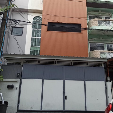 ให้เช่าทาวน์โฮม หมู่บ้าน 84 ซ.ประดิษฐ์มนูธรรม 5 ใกล้เลียบด่วนรามอ