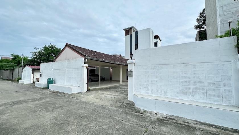 ให้เช่าบ้านเดี่ยวชั้นเดียว 220 ตรว 9 ห้องนอน นาคนิวาส 39 จอดรถ10