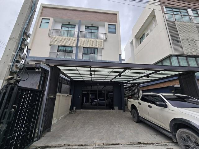 ให้เช่าโฮมออฟฟิศ 3.5 ชั้น DISTRICT ดิสทริค ย่านเอกมัย-รามอินทรา