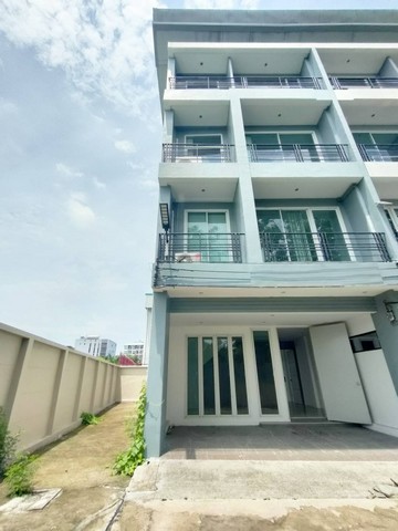 ให้เช่าโฮมออฟฟิศ4ชั้นห้องมุม300ตร.ม.ย่านรามอินทราใกล้แฟชั่นไอแลนส