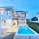 พูลวิลล่าหรูหรา ทำเลทอง สไตล์โมเดิร์น สันผักหวาน หางดง เชียงใหม่